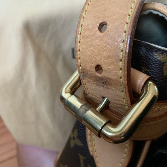 Louis Vuitton Hudson Bag - Picture 5 of 15